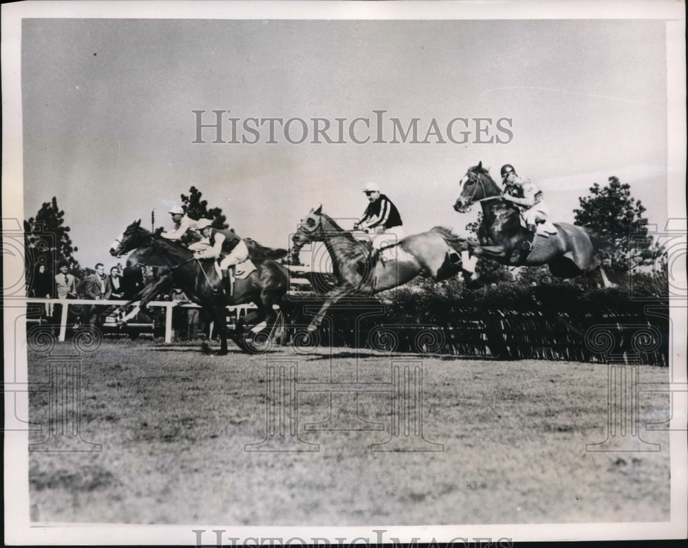 1940 Press Photo Pinehurst NC Sandhills Steeplechase, B Tour, EA Russell,Frozen - Historic Images