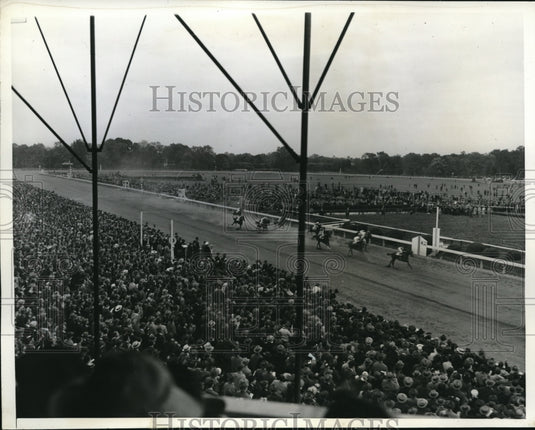 1941 Press Photo crowd watching Some Chance win 4th race at Pimlico track - Historic Images