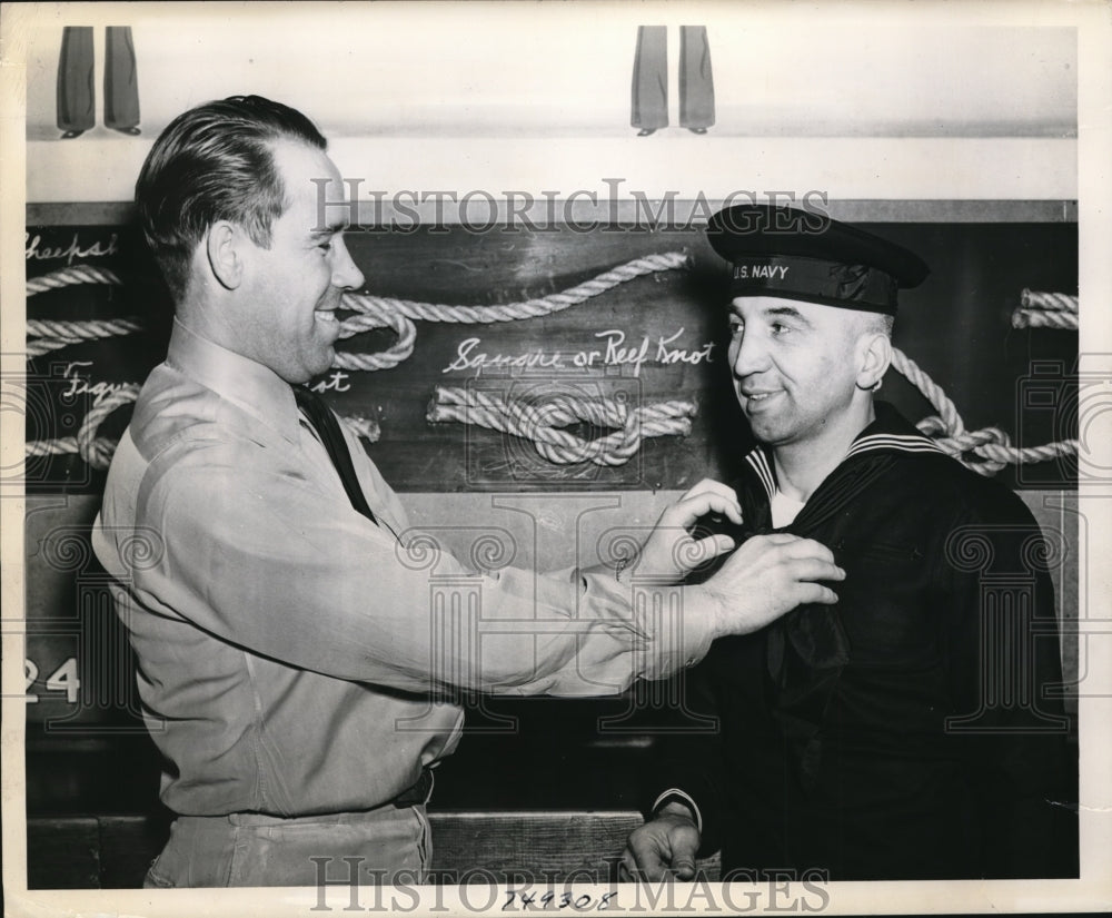 1945 Press Photo Sampson, NY Aldo Ruff Donelli coach of Rams &amp; Chief Spec Ray Sm - Historic Images