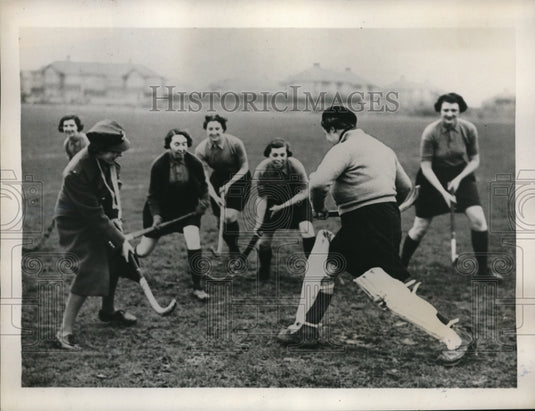 1938 Press Photo Middlesex, England womens auxillary air force hockey - Historic Images