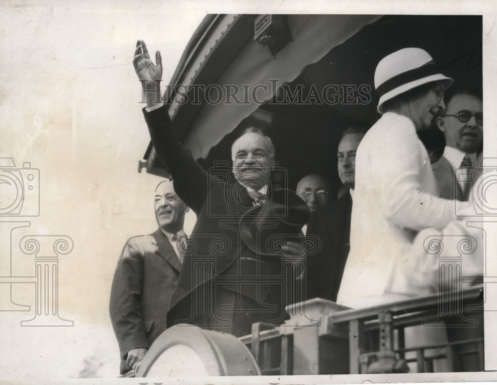 1932 Press Photo US VP Charles Curtis arrives in LA, Calif for Olympiad - Historic Images