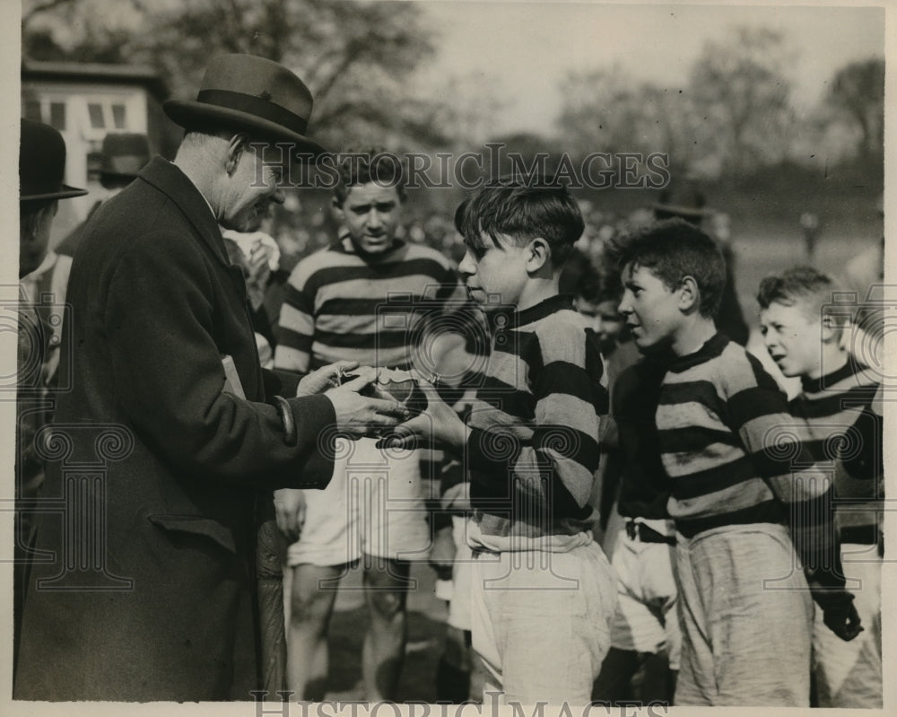 1930 Press Photo Lt Col Savage of LCC & Shillington Head soccer cup - nes18148 - Historic Images
