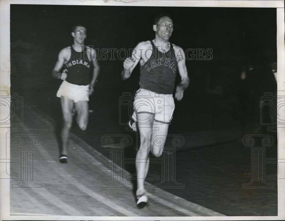 1935 Press Photo Glenn Cunningham U of Kans 1000 yd record 2;10.3 - nes18179 - Historic Images