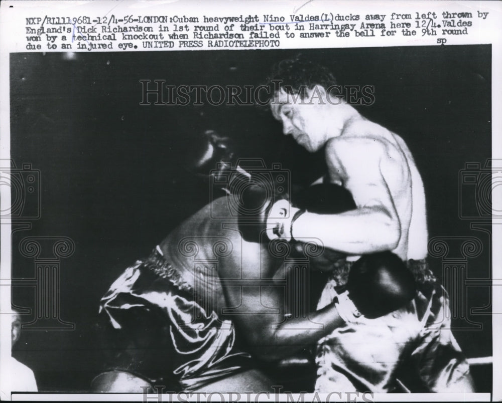 1956 Press Photo Cuban heavyweight Nino Valdes vs Dick Richardson, London - Historic Images