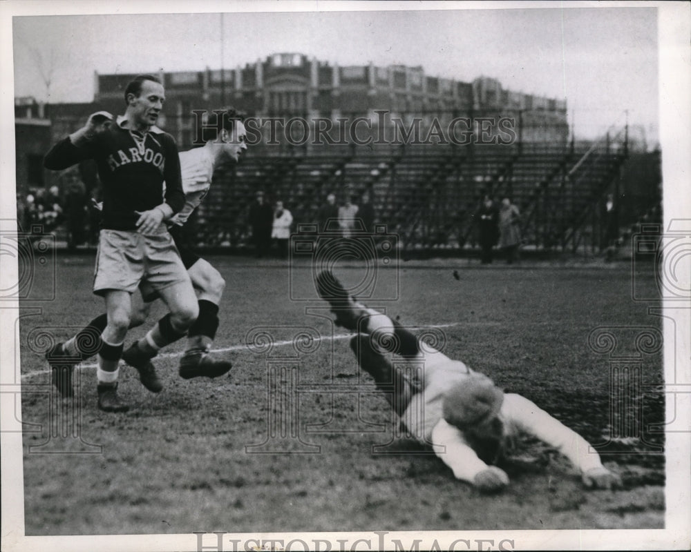 1947 Press Photo Chicago goalie Geo Foxcroft, Ed Camplin, John Matthews - Historic Images