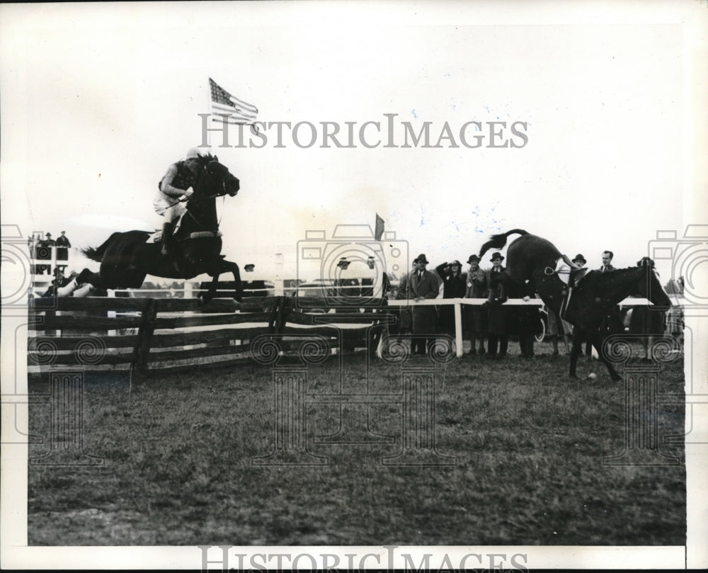 1939 Press Photo Sandhill Steeplechase Postman leads field, Fighting Faction - Historic Images