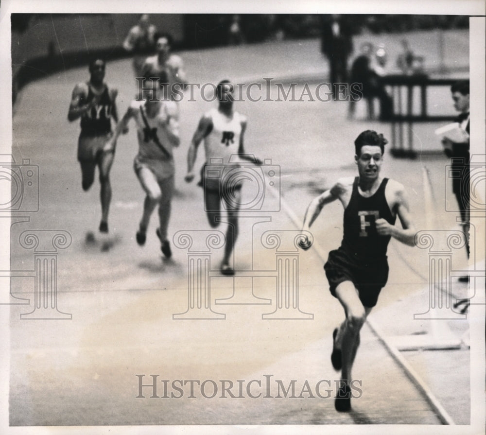 1939 Press Photo Wesley Wallace wins 600 yd run at IC4A track in NY - nes18509 - Historic Images