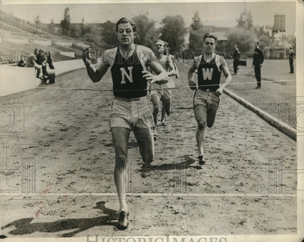 1929 Press Photo Russell Walters of NW Univ wins 1/4 mile vs Wm Henge - Historic Images