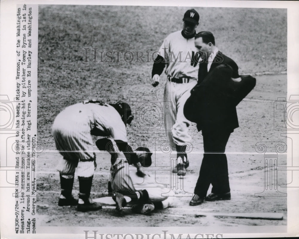 1950 Press Photo Mickey Vernon of Senators hit by pitcher Tom Byrne of Yankees - Historic Images