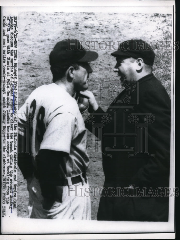 1955 Press Photo Cardinals manager Freed Hutchinson &amp; ump Stan Landas vs Giants - Historic Images