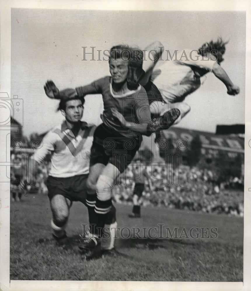 1947 Press Photo Berlin Oberschoenweider soccer teeam in action - nes18924 - Historic Images