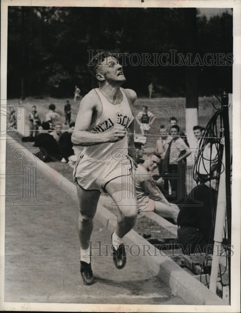 1936 Press Photo Des Moines, Ia Bill Arlen in 4 mile relay win - nes18932 - Historic Images