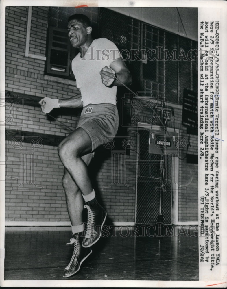 1965 Press Photo Chicago Ernie Terrell training for Eddie Machen match - Historic Images