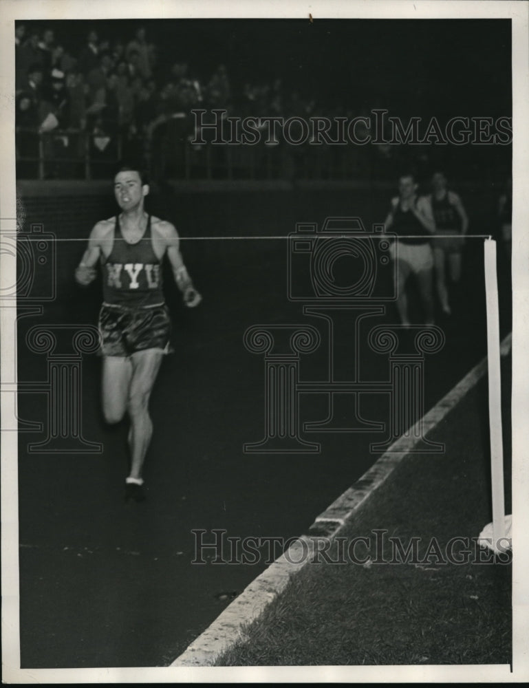 1940 Press Photo Leslie MacMitchell NYU wins Medley relay at Relays - nes19380 - Historic Images