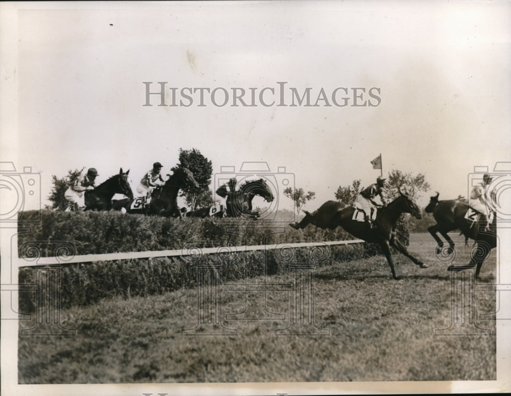1935 Press Photo Rhadamanthus & jockey Theodore win N. American Steeplechase - Historic Images
