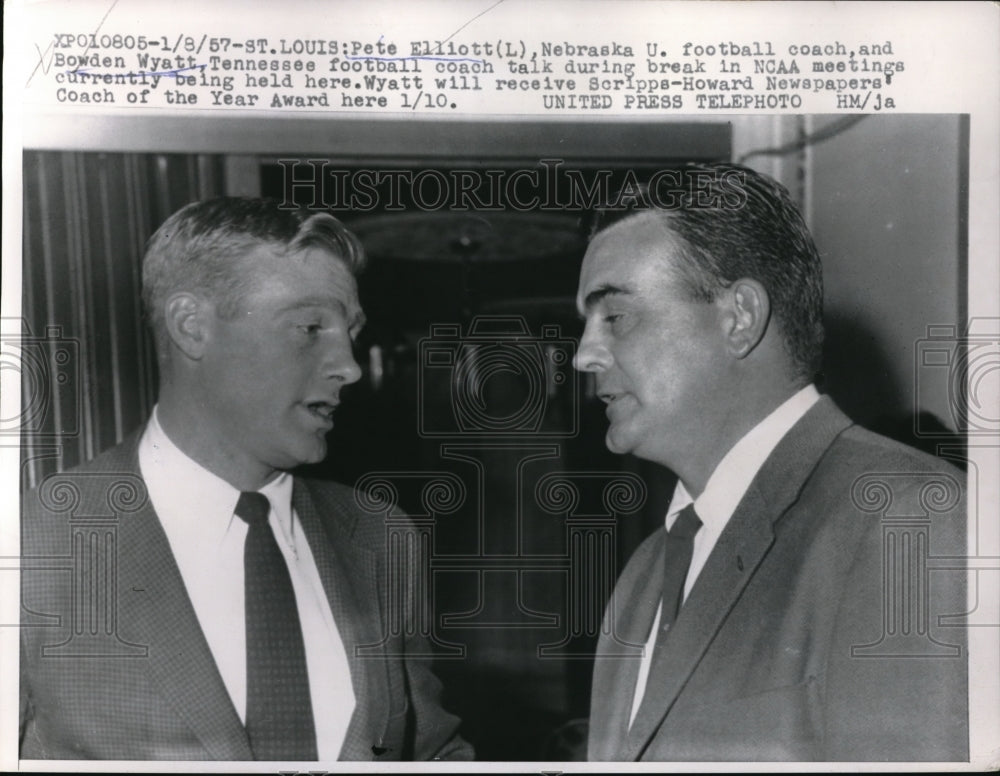 1957 Press Photo Nebraska coach Pete Elliott and UT coach Bowden Wyatt at NCAA - Historic Images