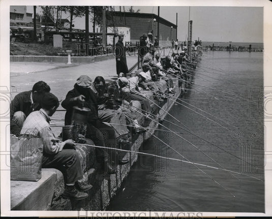 1950 Press Photo Group of Fisherman at Navy Pier in Chicago - nes19617 - Historic Images