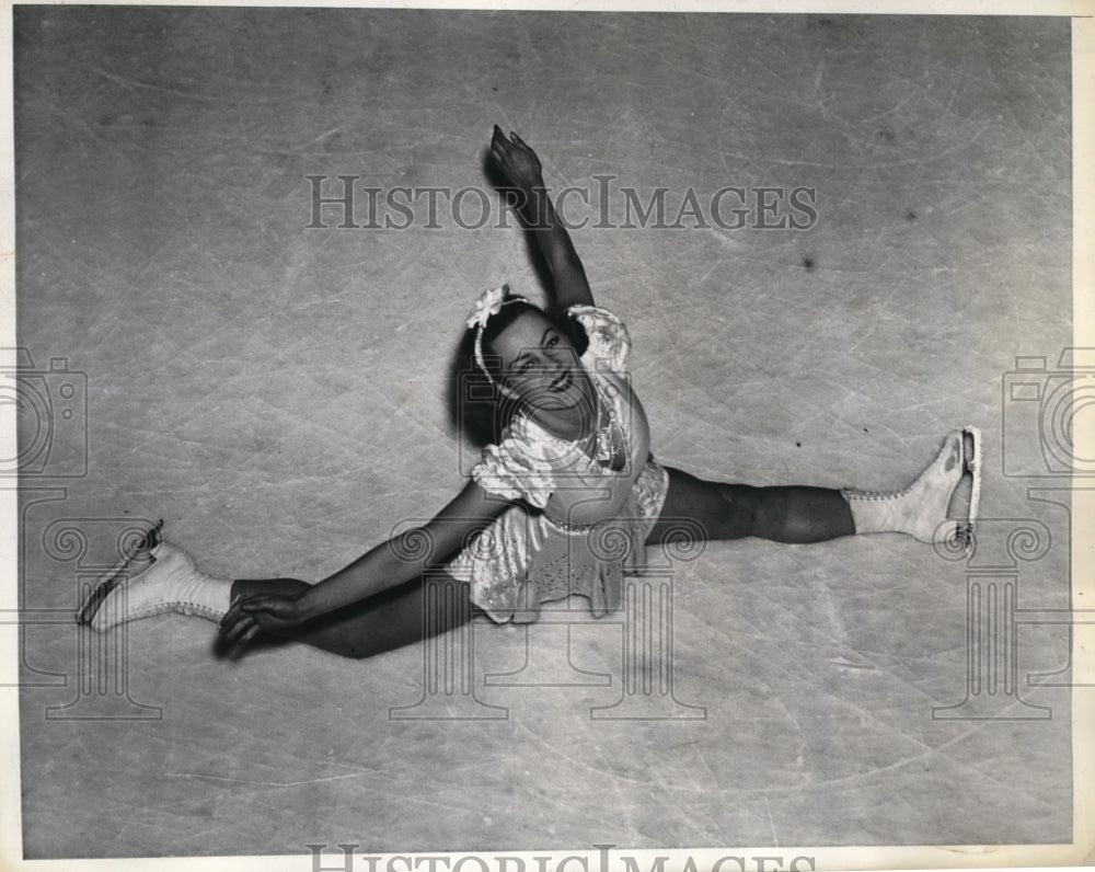 1937 Press Photo Bess Ehrhardt practices a split in Rockefeller Plaza - Historic Images