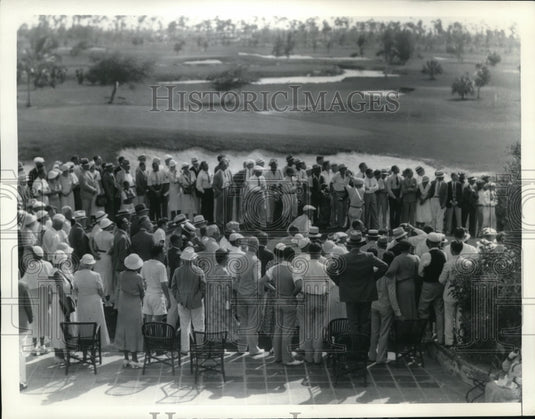 1934 Press Photo Denny Shute hits his shot from the first tee - nes19774 - Historic Images