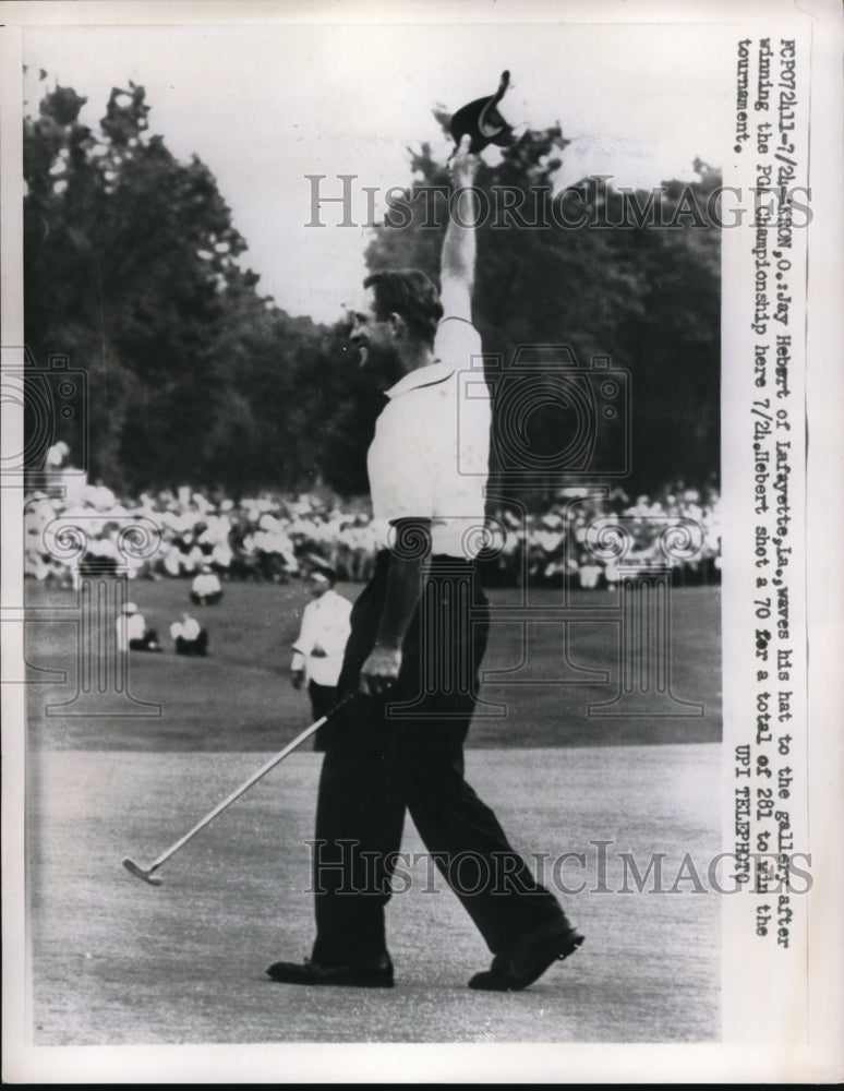 1960 Press Photo Jay Hebert waves to gallery after winning PGA Championship - Historic Images