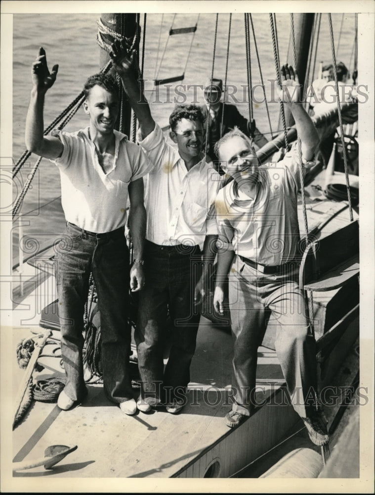 1936 Press Photo Elizabeth NJ Schooner Adventurer, crew MA Miller, C Powell - Historic Images