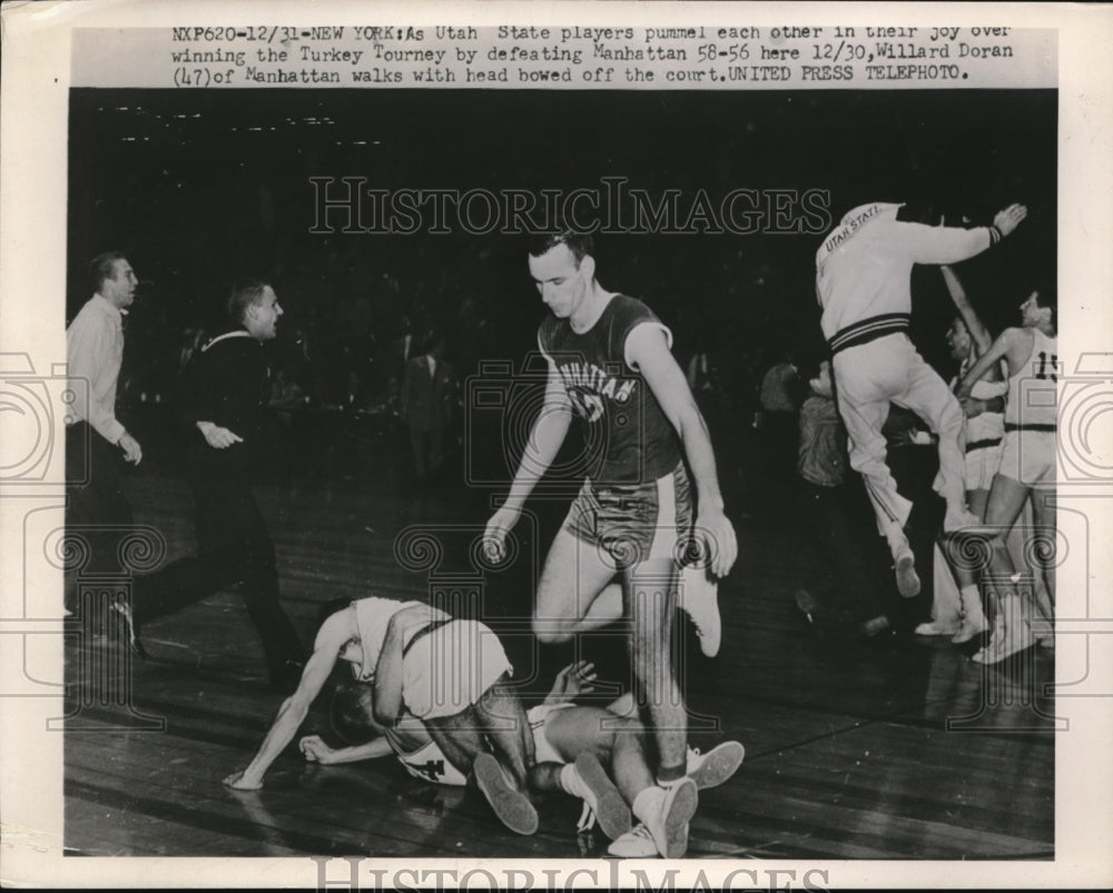 1953 Press Photo NY Utah State players inTurkey Tourny vs Manhattan - Historic Images