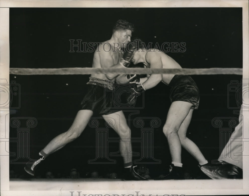 1941 Press Photo Lou Nova and Pat Comiskey during fight at Madison Square Garden - Historic Images