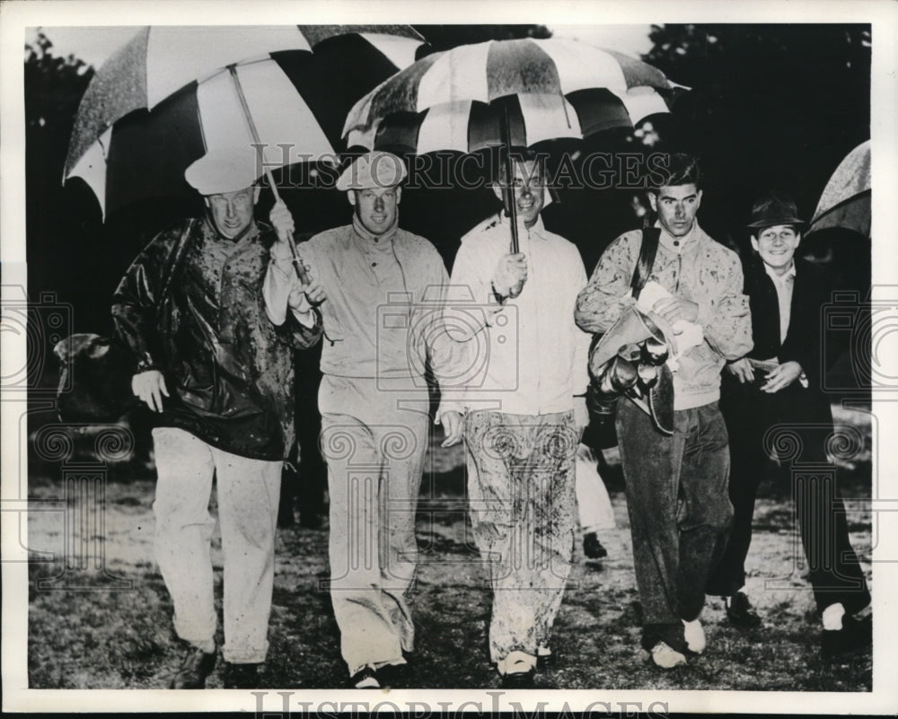 1936 Press Photo Jock McLean and George VOight under umbrella with caddies - Historic Images