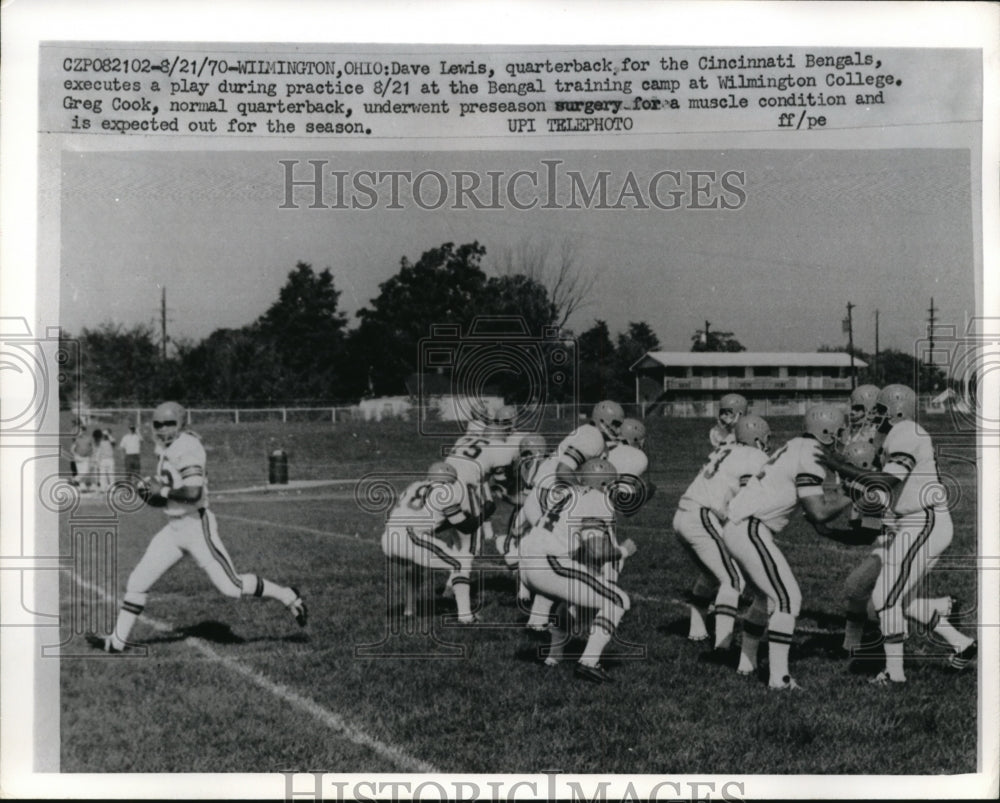 1970 Press Photo Wilmington Ohio Dave Lewis of Bengals at training practice - Historic Images