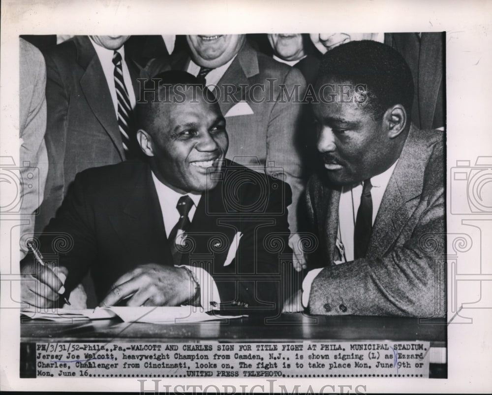 1952 Press Photo Philadelphia Joe Walcott and Edward Charles sign for title - Historic Images