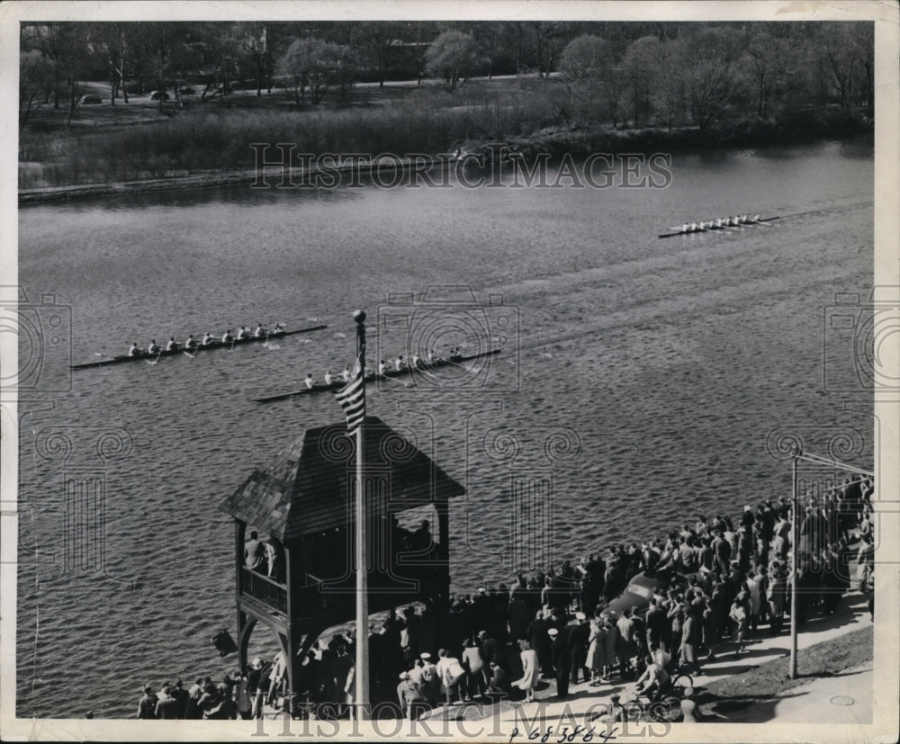 1943 Press Photo Schuykill River Pa Adams Cup regatta race Navy vs Harvard - Historic Images