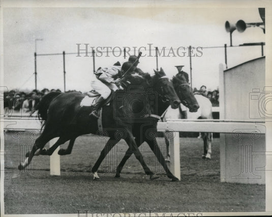 1934 Press Photo Nyerimilanf & Walter Scott at Warding Hurdee race - nes20307 - Historic Images