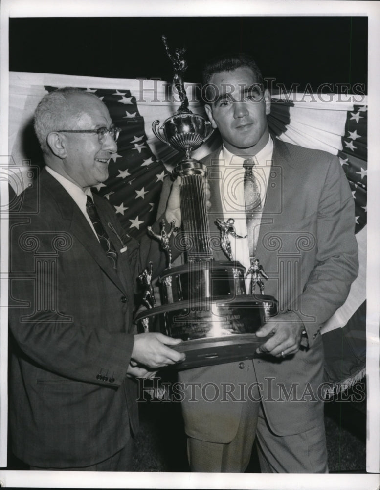 1957 Press Photo Chicago sportswriter Leo Fisher & MVP award to Bob Pellerini - Historic Images