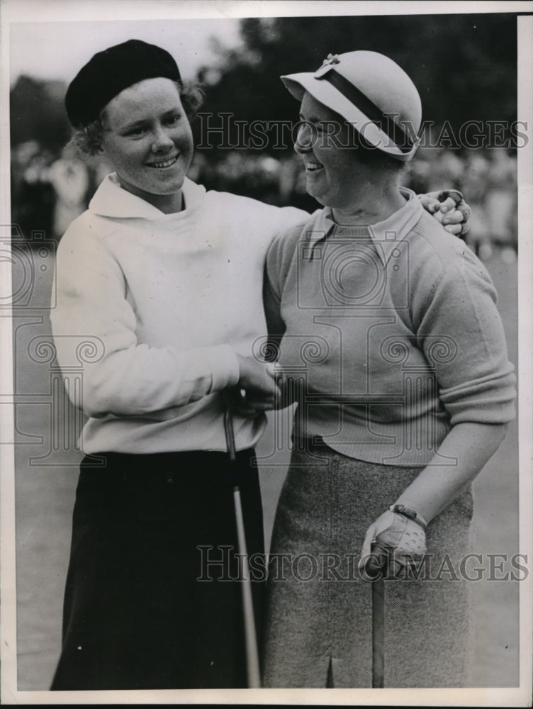 1937 Press Photo Mrs. Estelle Lawson Page Congratulated By Patty Berg - Historic Images