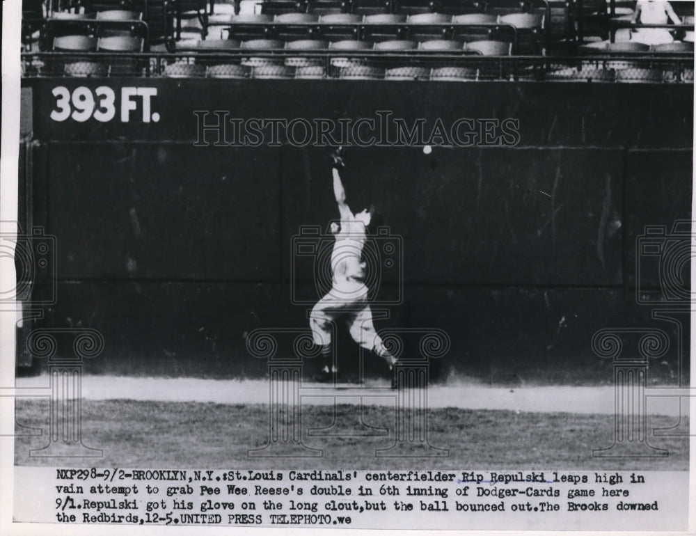 1953 Press Photo Rip Repulski Leaps In Attempt to Catch Ball in Brooklyn - Historic Images