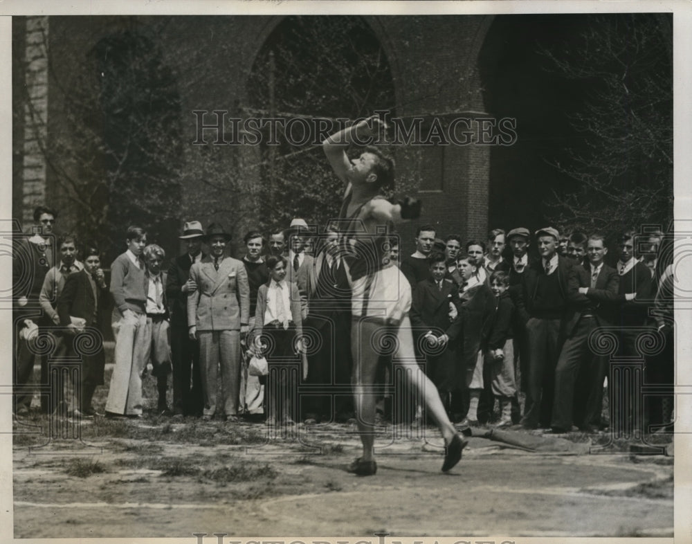 1933 Press Photo NYUs Pete Zaremba in hammer throw of 161&#39; 5&quot; - nes20776 - Historic Images