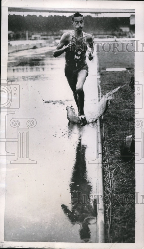 1952 Press Photo London Gordon Pirie wins teo mile race in 9:08.6 - nes20987 - Historic Images