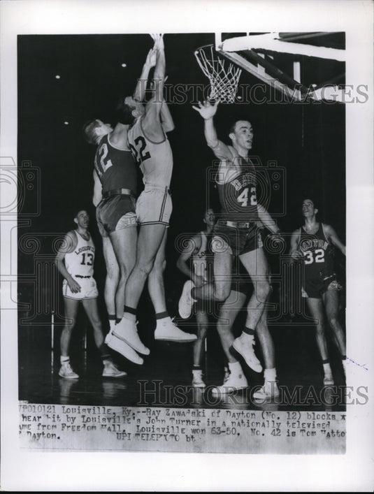 1961 Press Photo Ray Zawadski and John Turner at Freedon Hall Louisville game - Historic Images