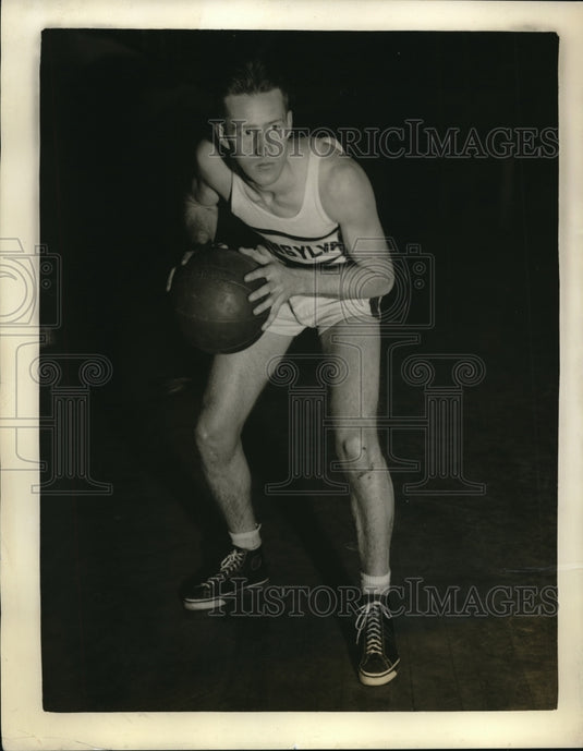 1935 Press Photo University of Pennsylvania's guard Kenneth Hashagen - nes21155 - Historic Images