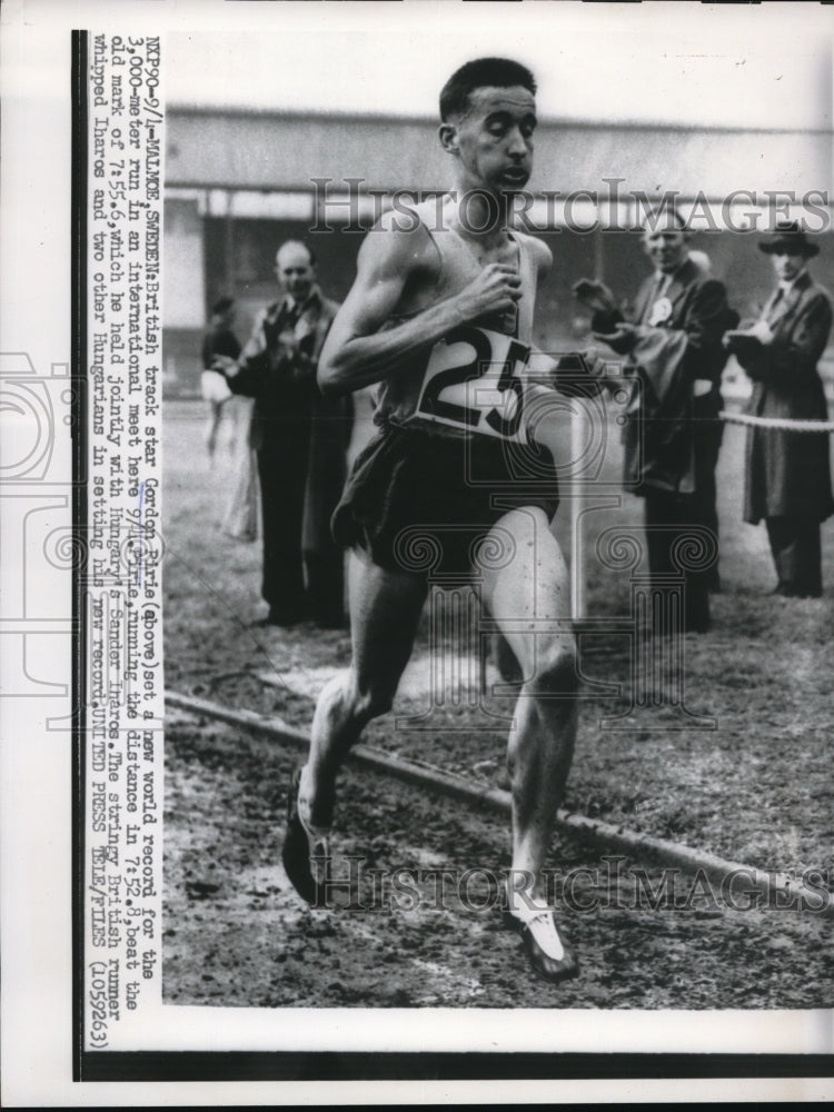 1956 Press Photo Gordon Pirie set world record at international meet in Sweded - Historic Images