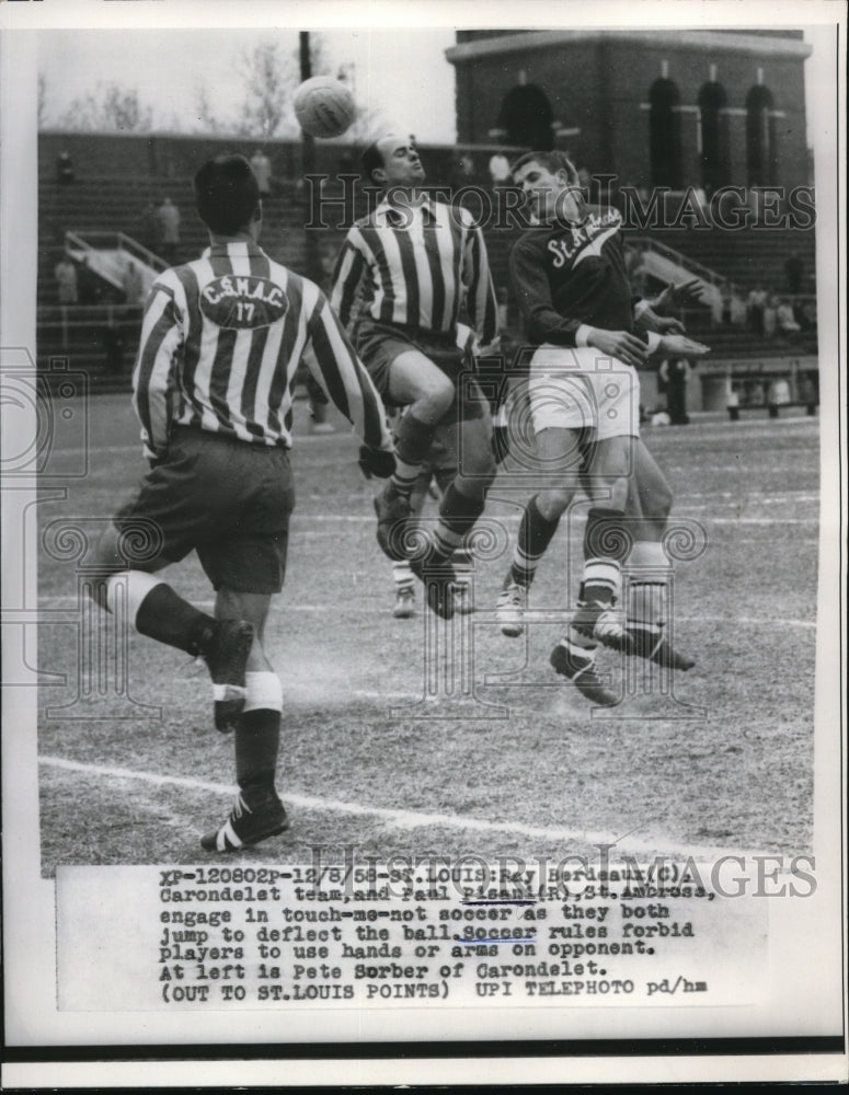 1958 Press Photo St Louis Ray Herdeux of Cardondelet team vs Paul Pisan - Historic Images