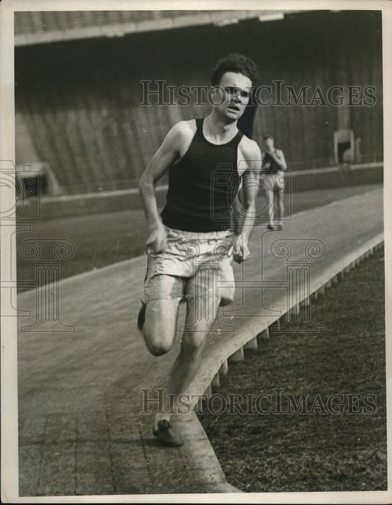 1932 Press Photo Carl Coan one &amp; two miler at Univ of Penn - nes21331 - Historic Images