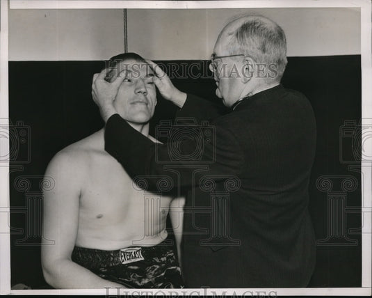 1938 Press Photo Tommy Farr boxer & Dr William Walker in NYC - nes21461 - Historic Images
