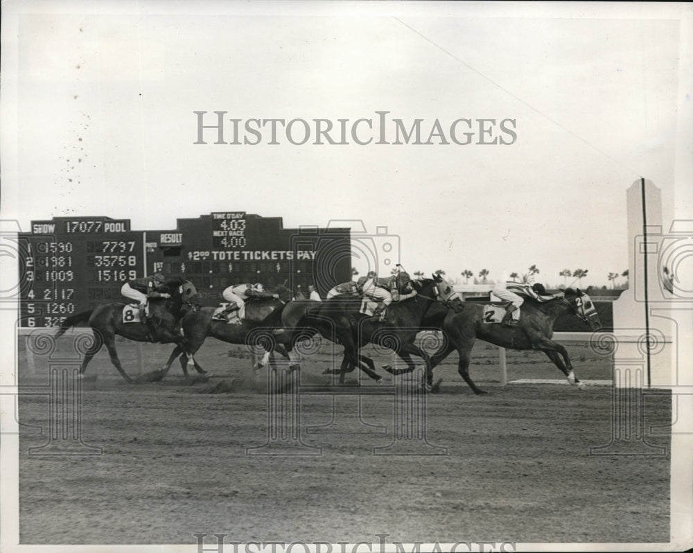 1940 Press Photo Coral Gables Fla Jockey Packer on Buckins beats Charlotte Girl - Historic Images