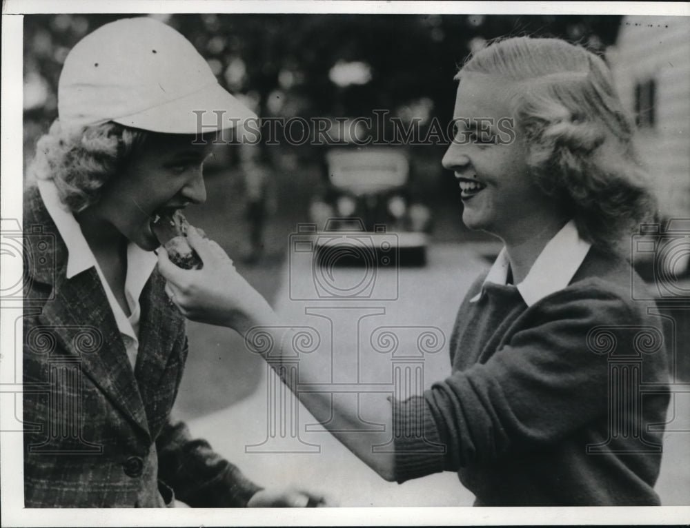 1941 Press Photo Minneapolis MN Muriel Magnuson, Bev Pawlak at tennis - Historic Images