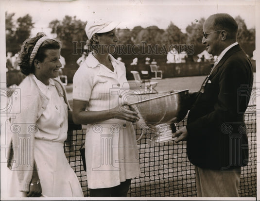 1938 Press Photo Tennis Dorothy Bundy, Alice Marrie with EW Moore Jr - nes21521 - Historic Images