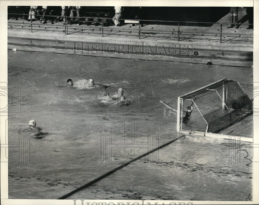 1932 Press Photo German water polo vs US at LA Calif Olympiad - nes21575 - Historic Images