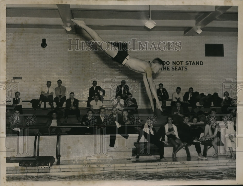 1938 Press Photo Diver Lou Faulkner of Rutgers in fancy dive - nes21591 - Historic Images
