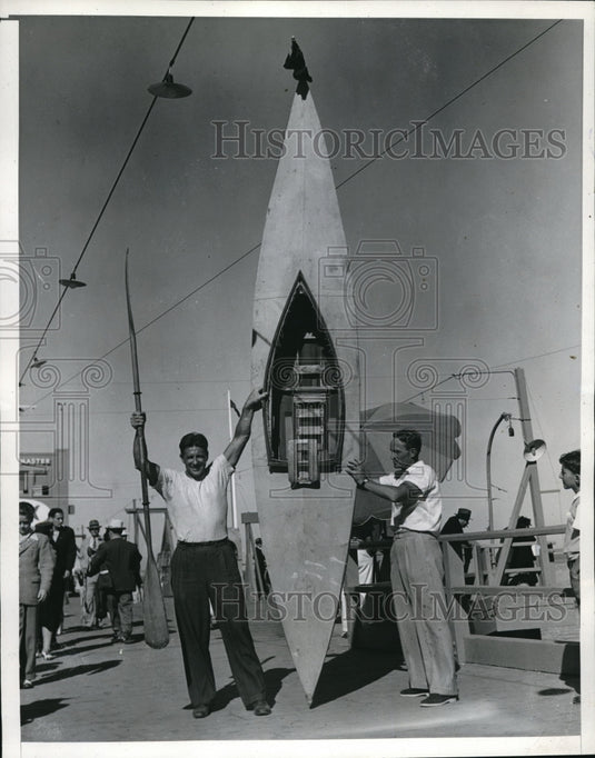 1940 Press Photo Santa Catalina Calif Scott Hutchins & his kayak - nes21727 - Historic Images