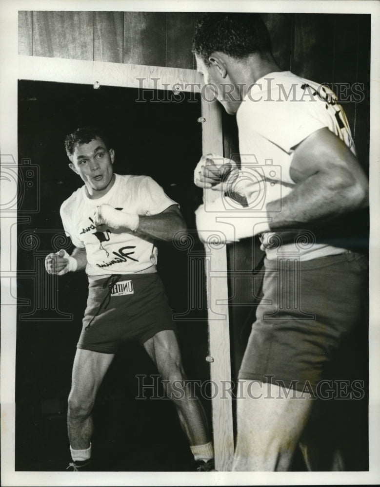 1962 Press Photo Lightweight challenger Carlos Ortiz to meet joe Brown in LasVeg - Historic Images